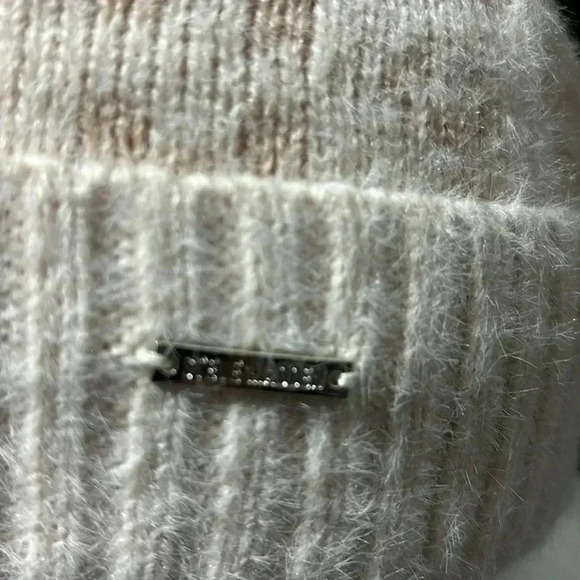 Steve Madden Blush Pink knitted faux fur pom-pom beanie 80% acrylic 20% nylon - Picture 2 of 6